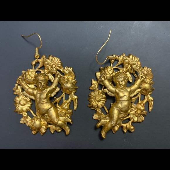 SOLD Vintage Victorian Cherub Dangle Earrings. - Picture 3 of 6